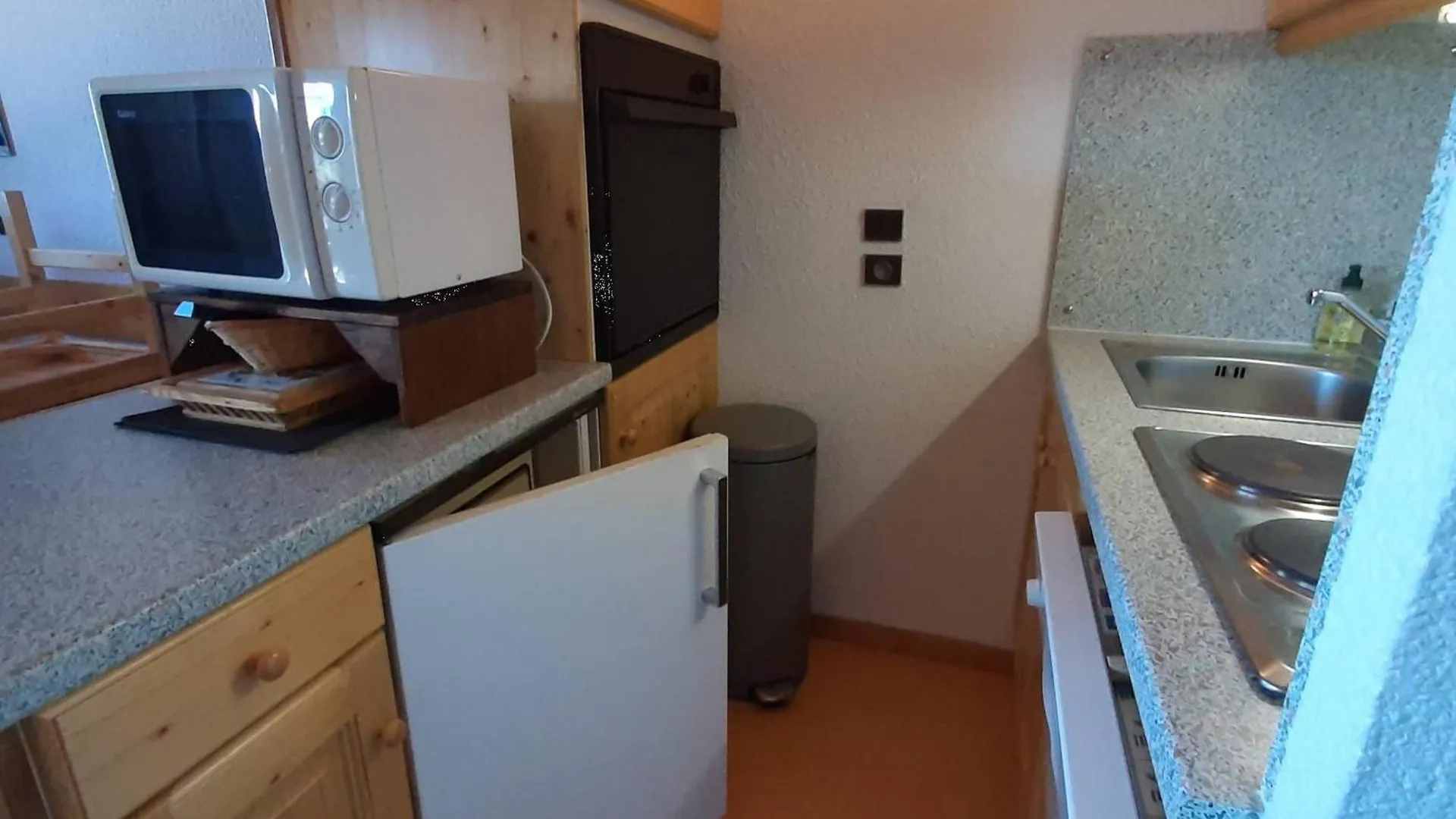 Appartement Duplex 7 Pers, Pistes, Commerces, Parking, Balcon - Fr-1-355-227 Les Allues 0*,  France